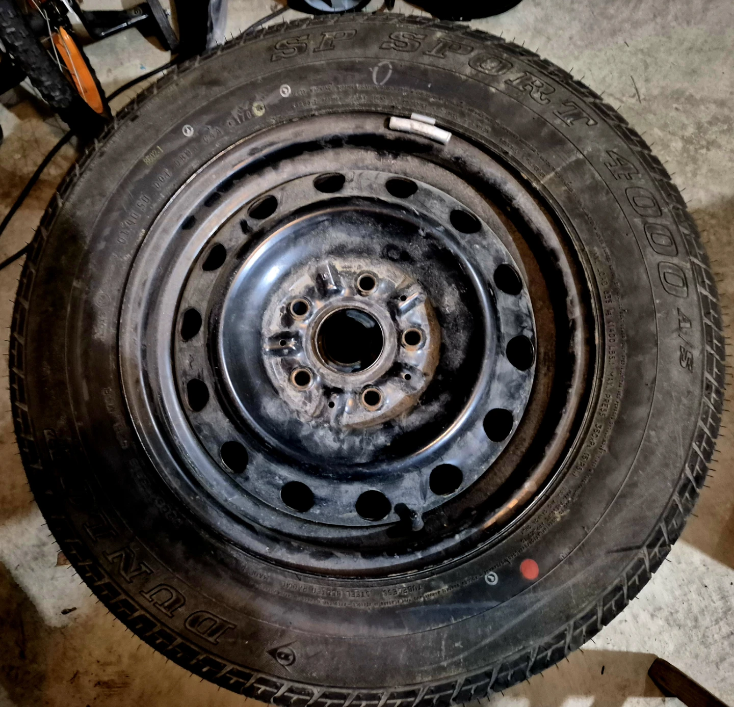 Very Good 1 Dumlop Tire PLUS RIM Size 205 65 R15 M+S *DEAL* - photo 2