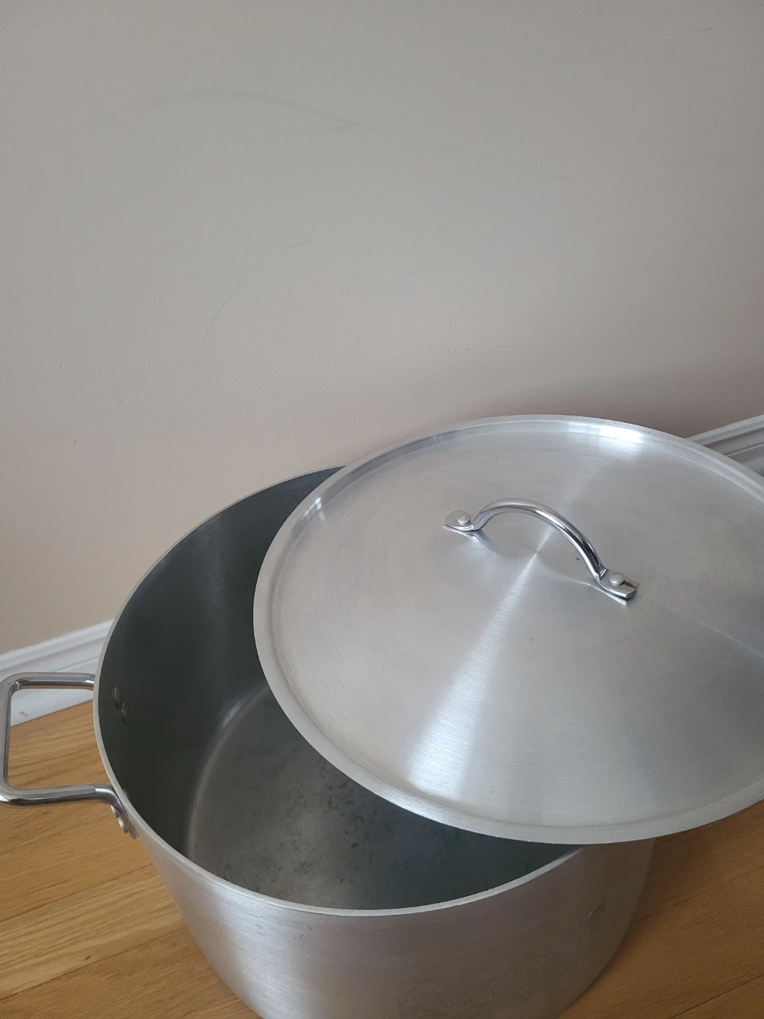 Large Aluminum Stock Pot with Lid