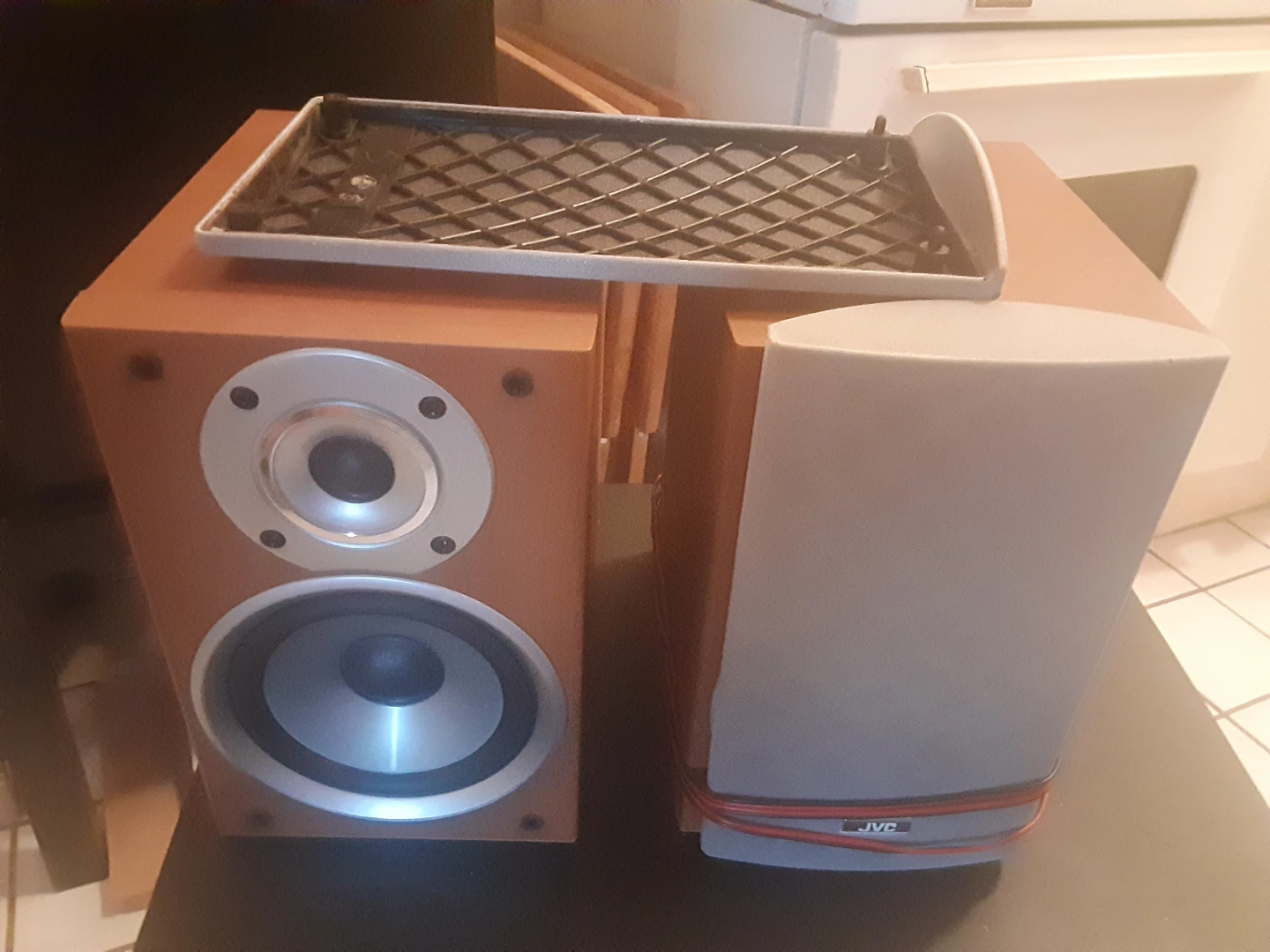 Pair of JVC SP-UXB70 Speakers