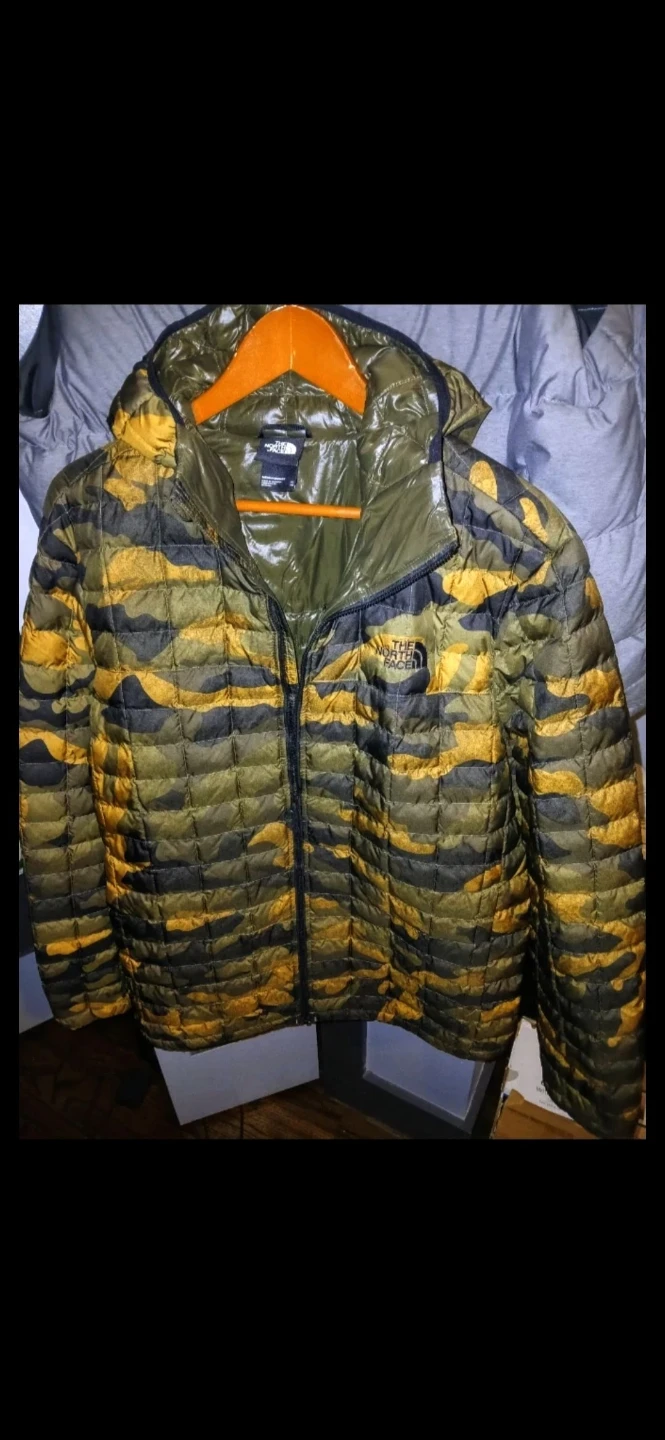 The North Face Camo Puffer Jacket or Grey Vest - photo 3