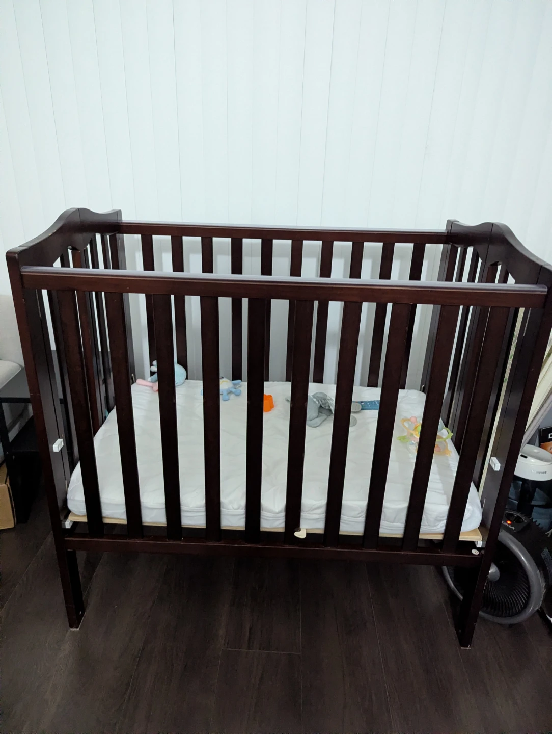 Dream On Me 2-in-1 Lightweight Folding Portable Mini Crib