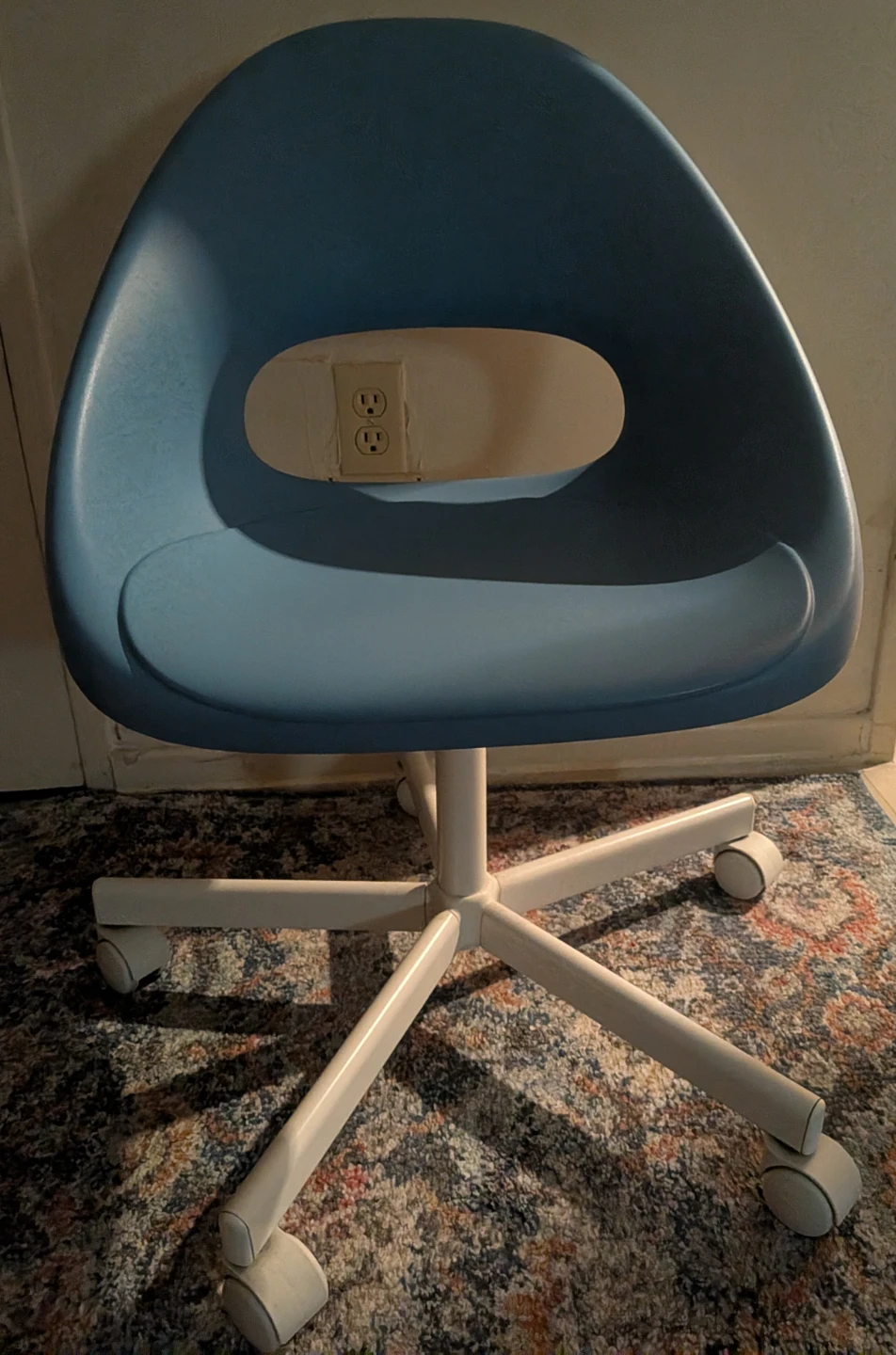 IKEA IKEA LOBERGET / MALSKÄR Swivel chair, light blue.