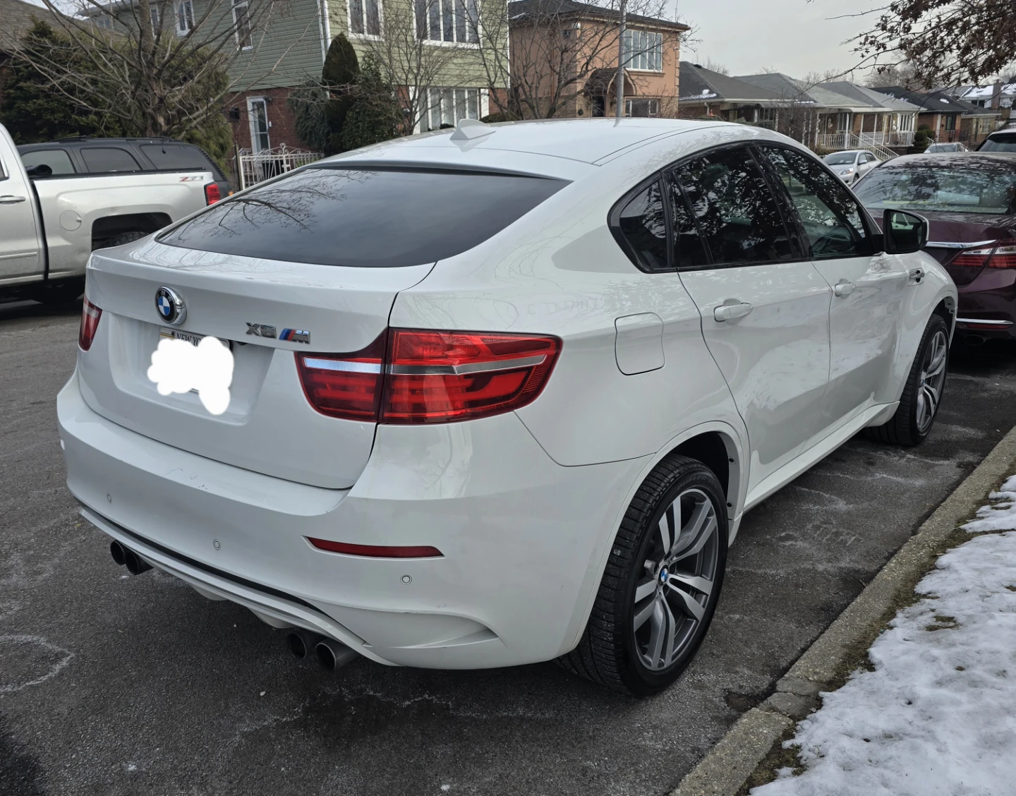 White BMW X6 M - photo 4