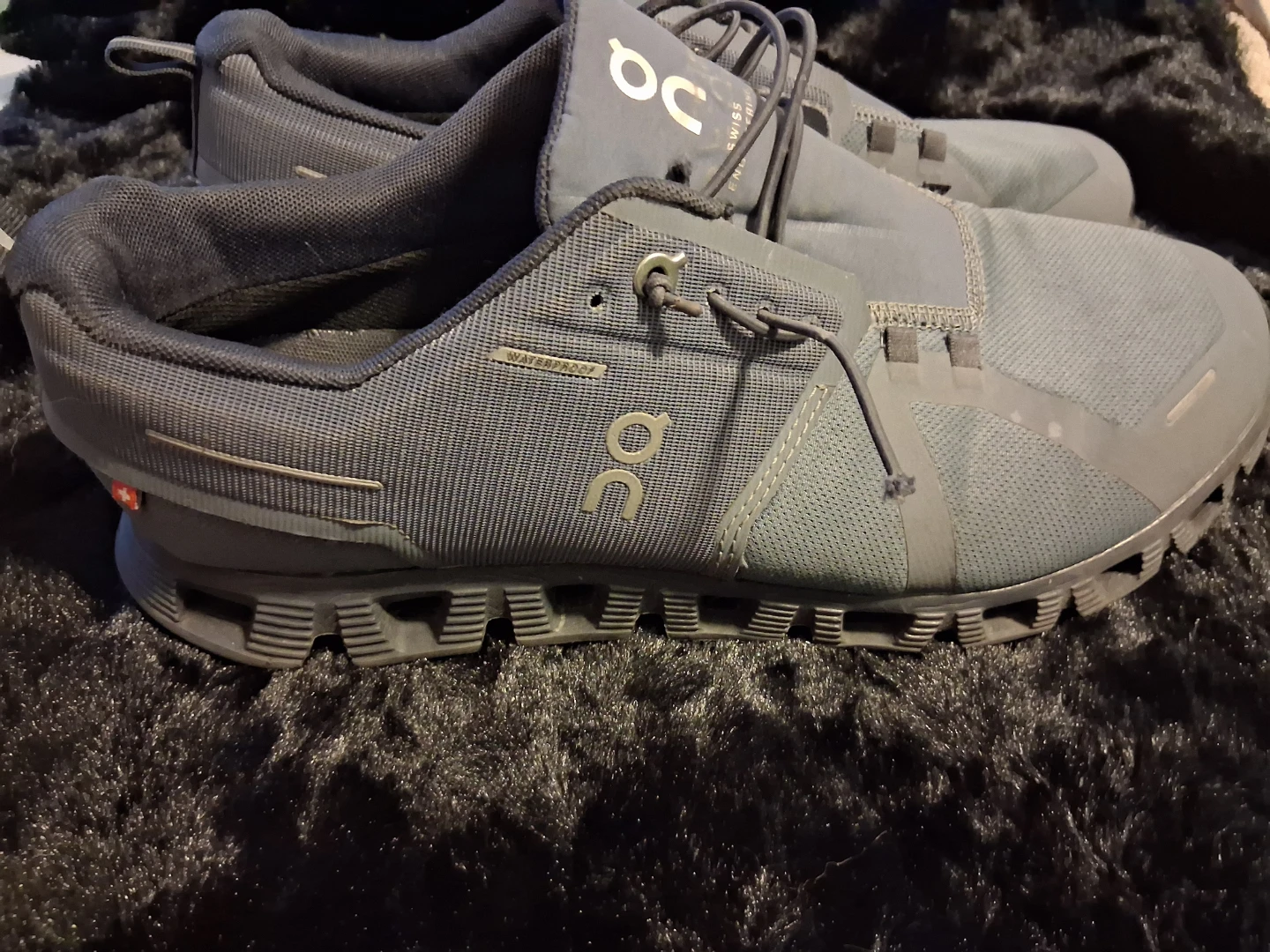 On Cloud Waterproof Running Shoes