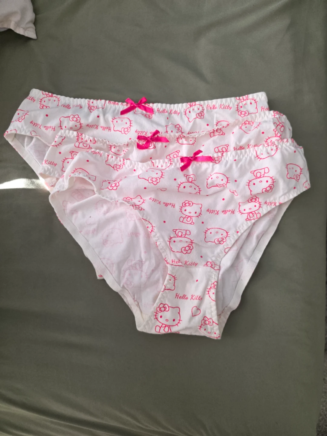 Hello Kitty Pink White Underwear - Size M/L (brand new)
