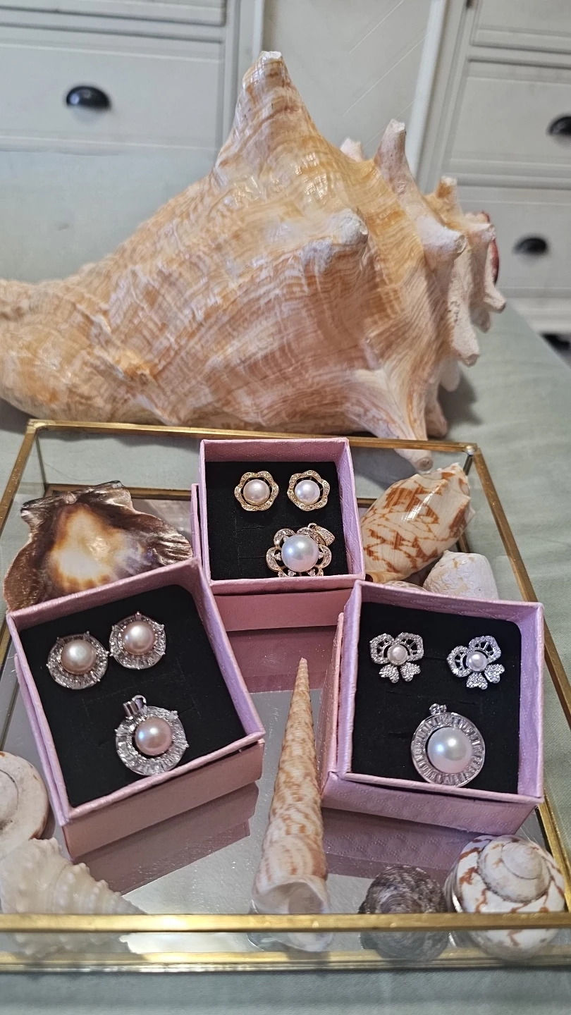 Genuin fresh water Pearl Earrings & Pendant Set