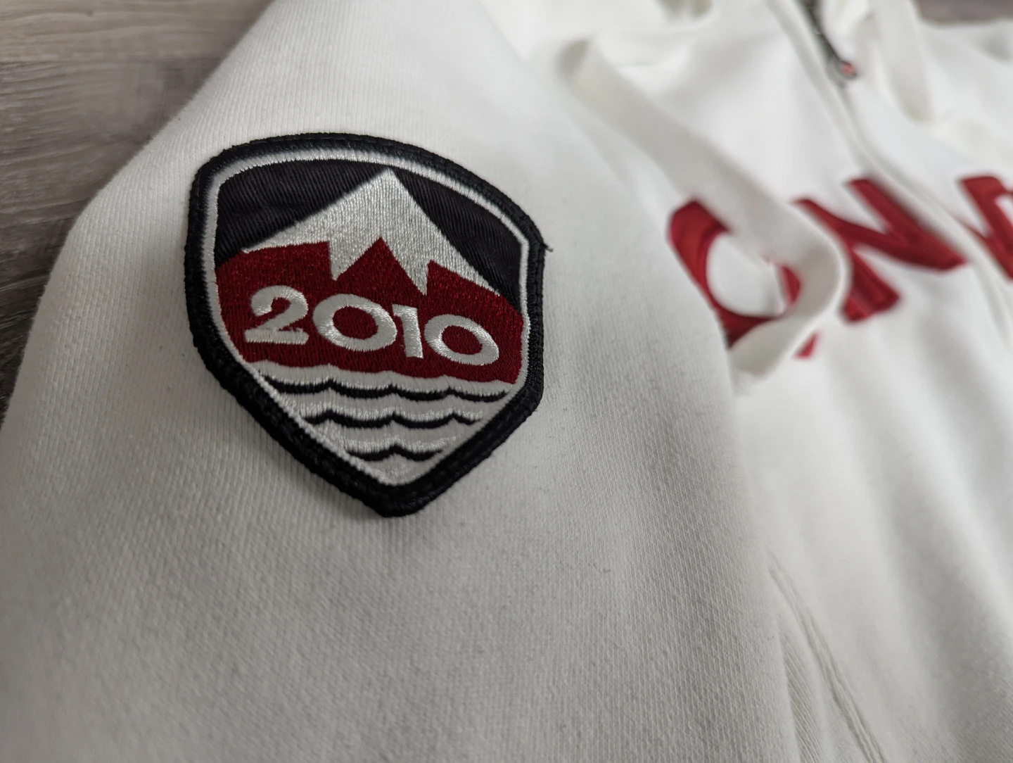 Hudson's Bay 2010 Olympics Canada Hoodie - Size S - photo 3