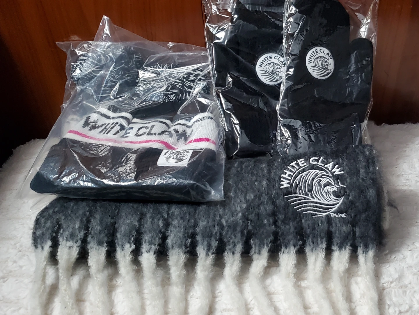 White Claw Winter Hat Scarf and Mittens Set - photo 3