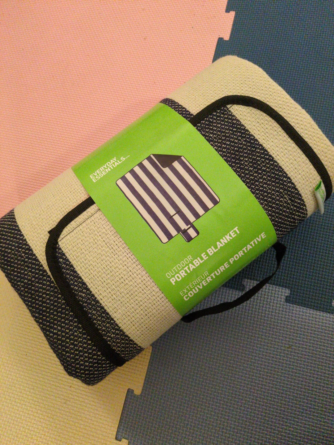 NEW Everyday Essentials Outdoor Portablen Picnic Blanket