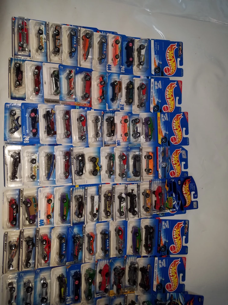 vintage Hot Wheels Diecast Cars - Lot of 80 - photo 3