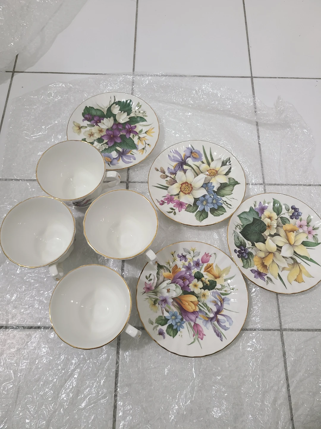 Mayfair Fine Bone China Tea Cups & Saucers (4 sets) - photo 5