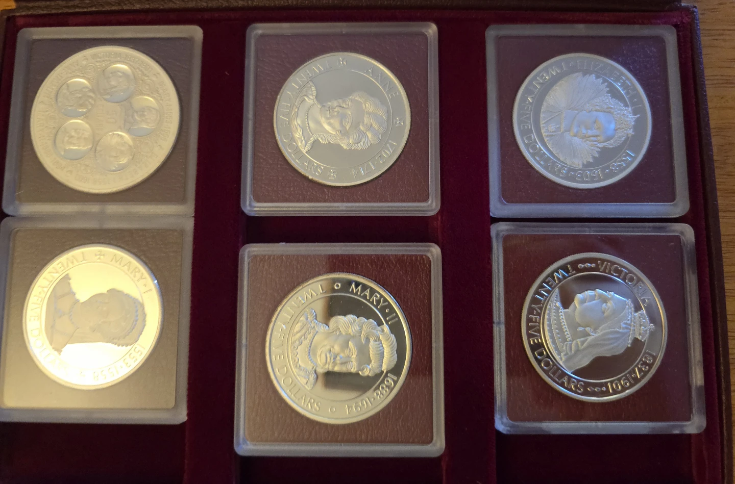 9.5 oz of Silver Cayman Islands 1977 Silver Queens Collection
