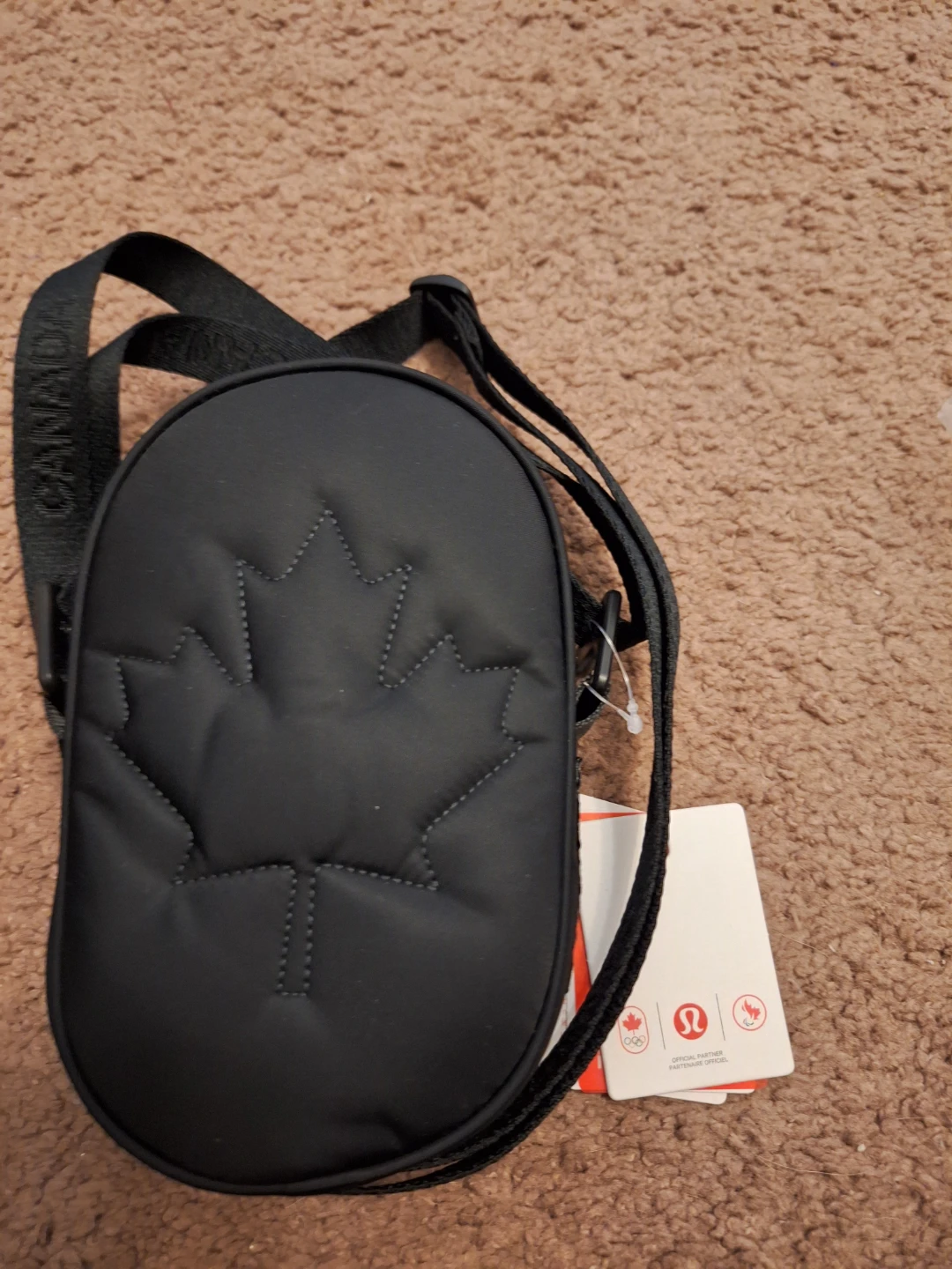 (New) Lululemon Team Canada Legacy Crossbody Bag - photo 2