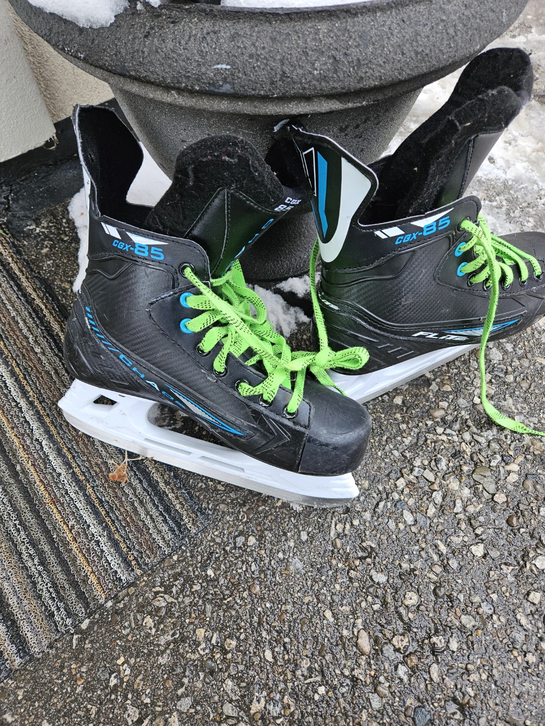CCM CBX 85 Ice Skates - Size 7 - photo 3