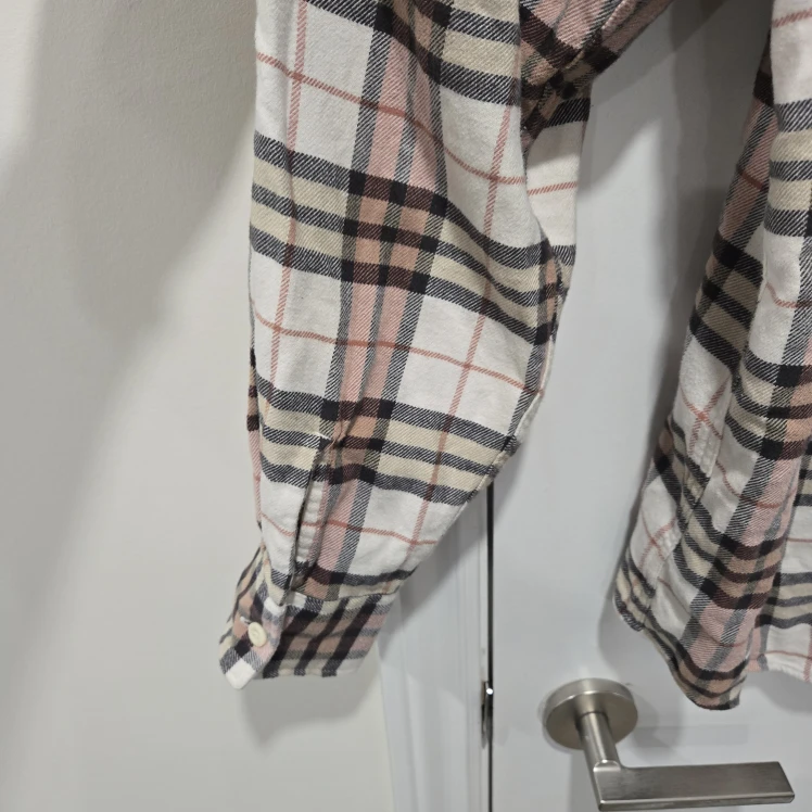 American Eagle Pink and Cream Plaid Flannel - photo 5
