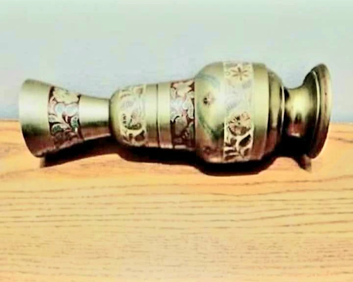Vtg Boho Hand Painted Etched Brass Vase - photo 5