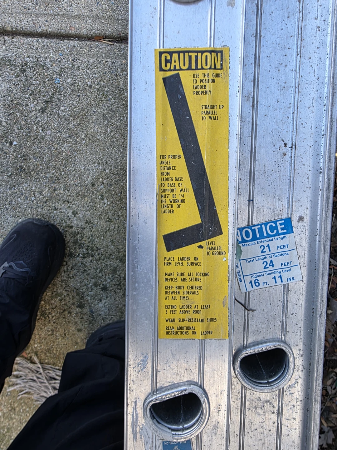 24 ft Aluminum Extension Ladder - photo 3