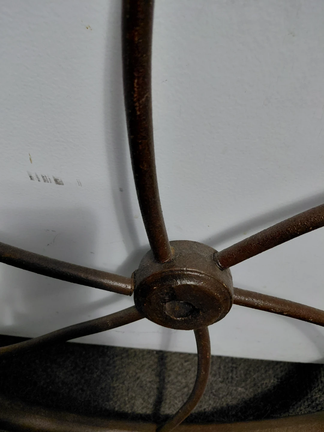 Antique heavy 32 pounds cast iron large 26" flywheel - photo 2