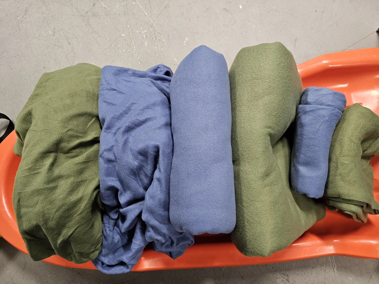 2 Fleecy  Bed Sheet Set with pillow cases
