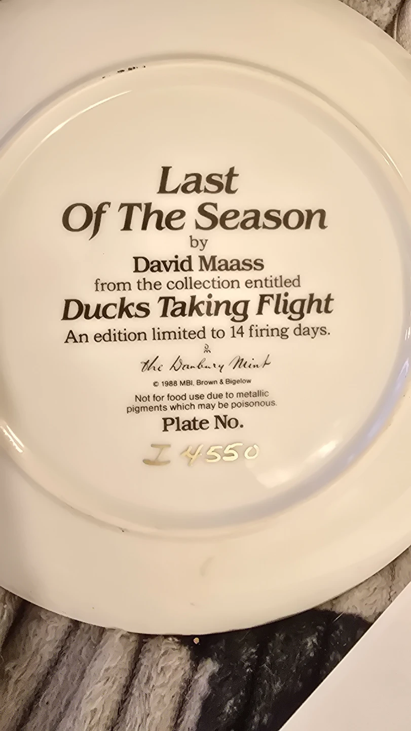 David Maass "Last Of The Season" Collector Plate - photo 3