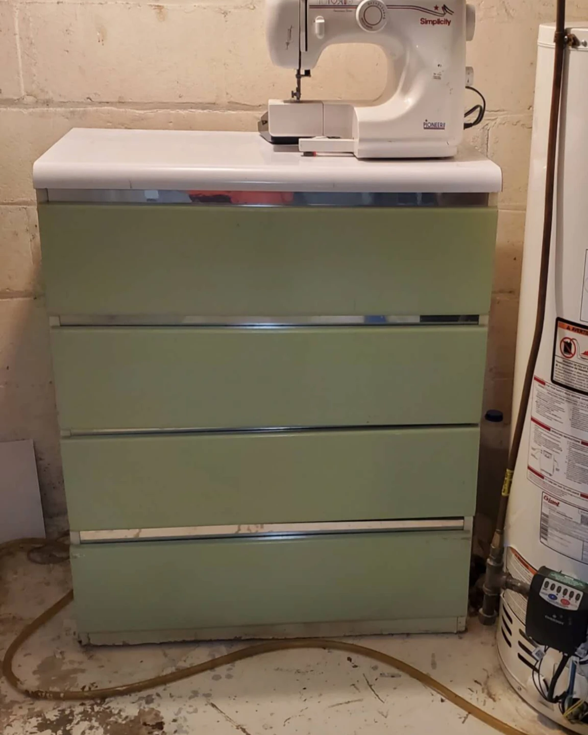 Free 4 drawers dresser