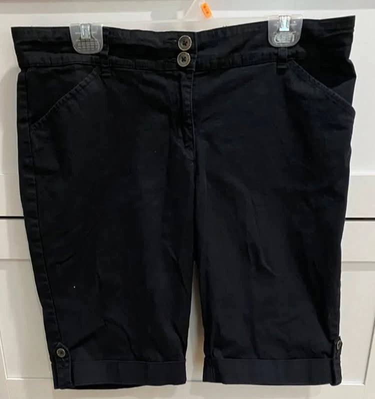 FREE Women's Fashion Shorts, size 11-12 - photo 3