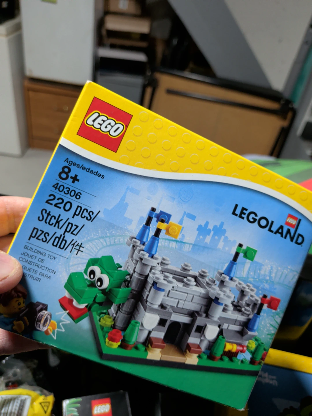LEGO 40306 LEGOLAND Castle Set - 220 Pieces, Ages 8+