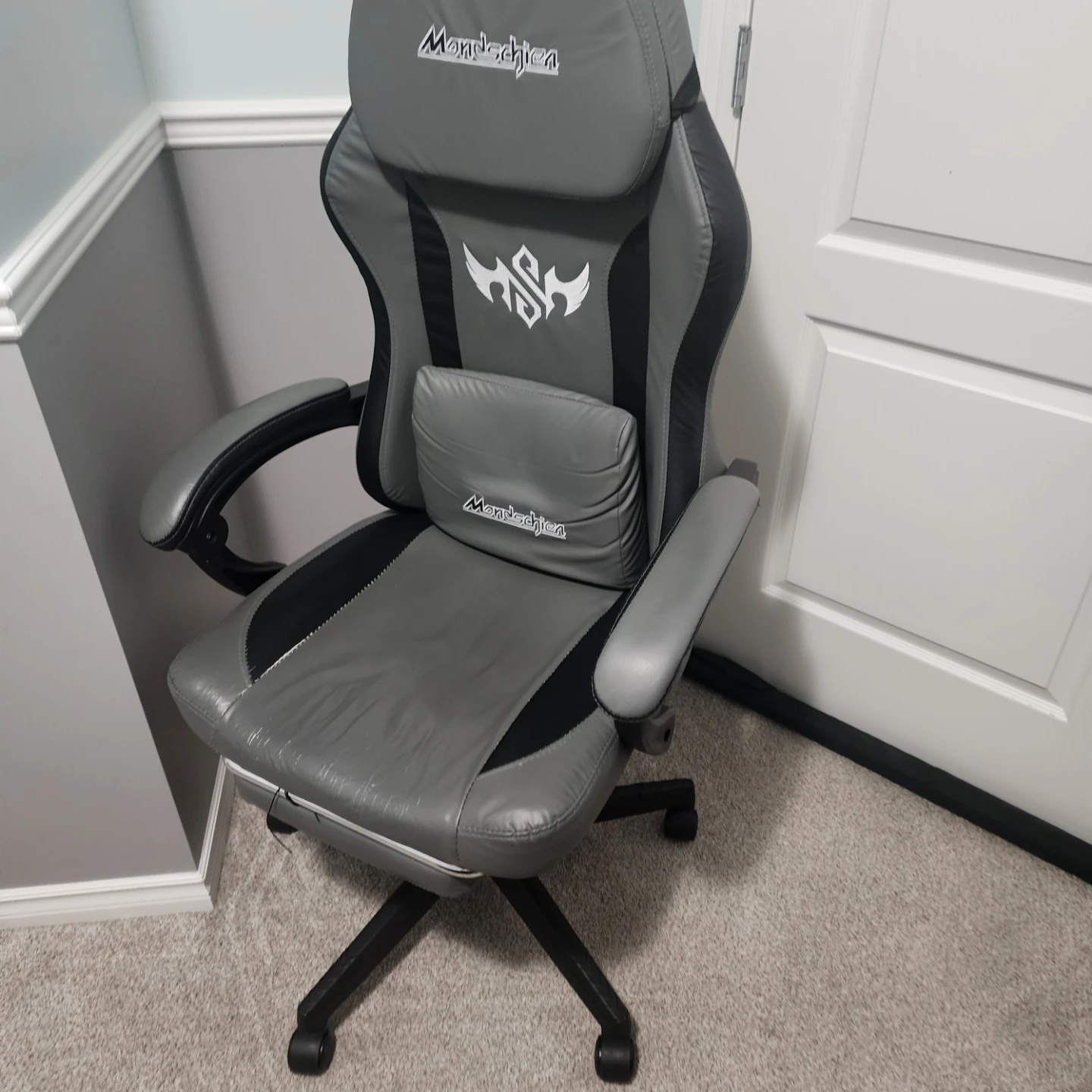 Montech Gaming Chair - Grey