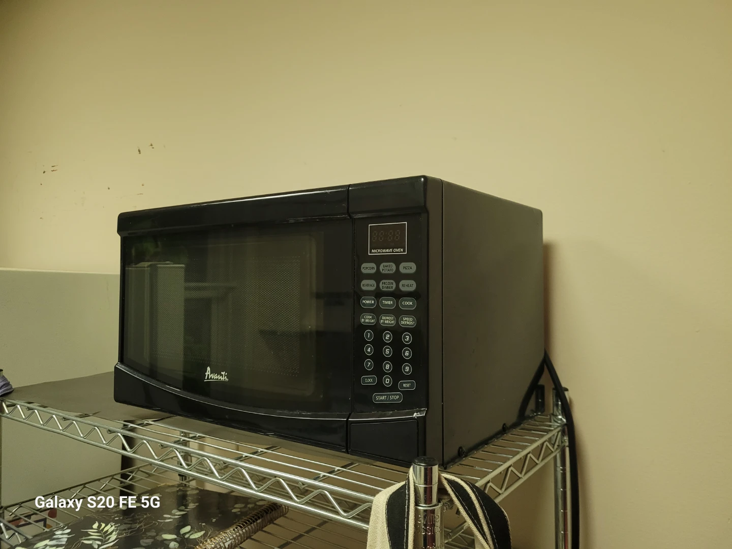 Avanti Black Microwave Oven - photo 2