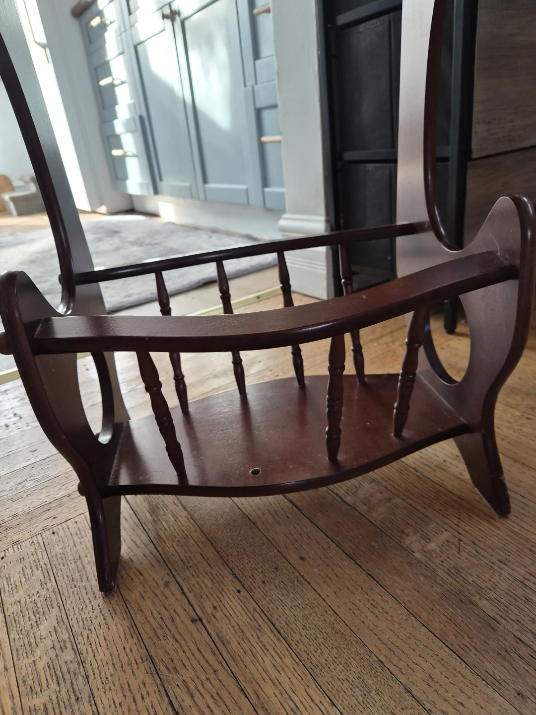 Vintage Mahogany Side Table with Magazine Rack - photo 2