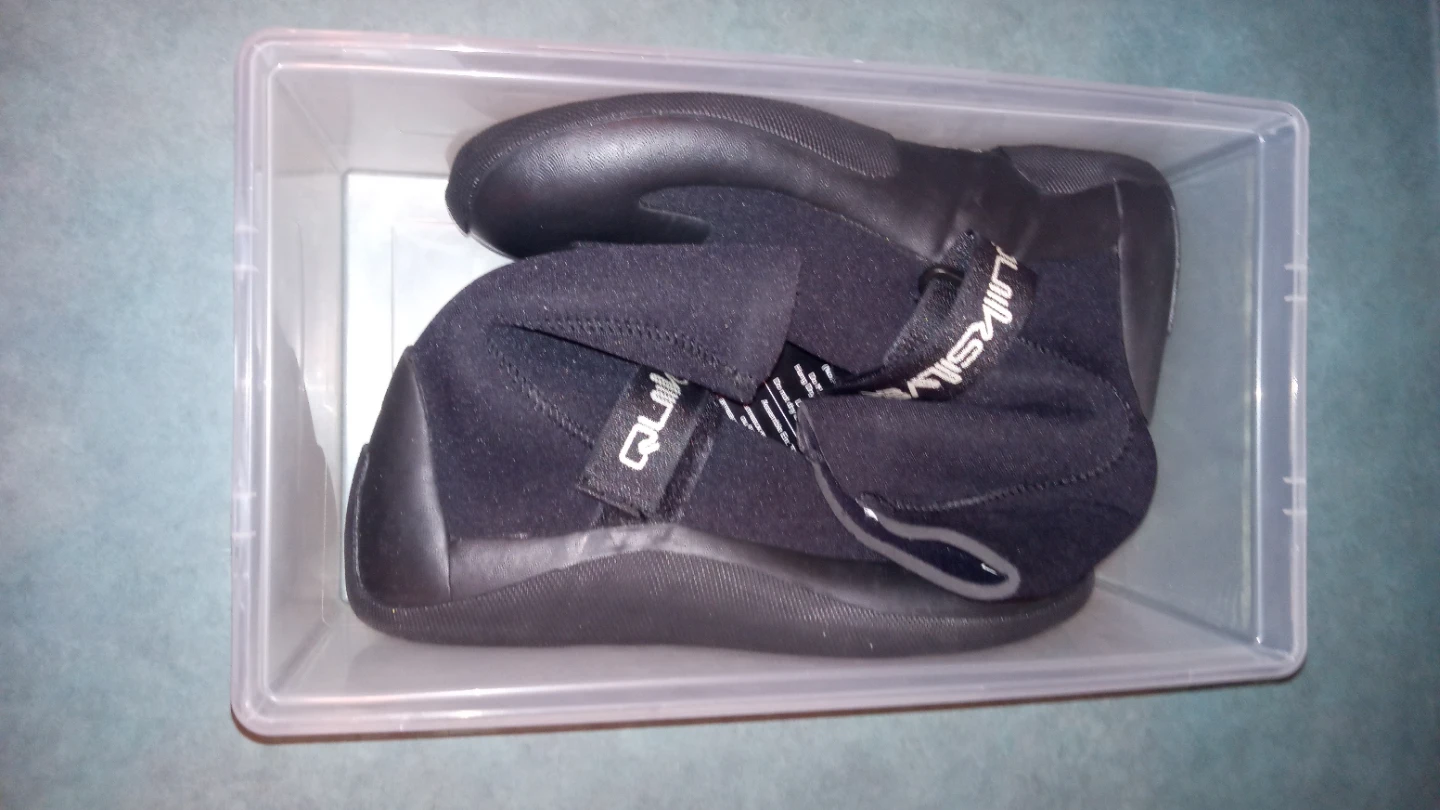 Quiksilver Wetsuit Boots - Size 8 - photo 2