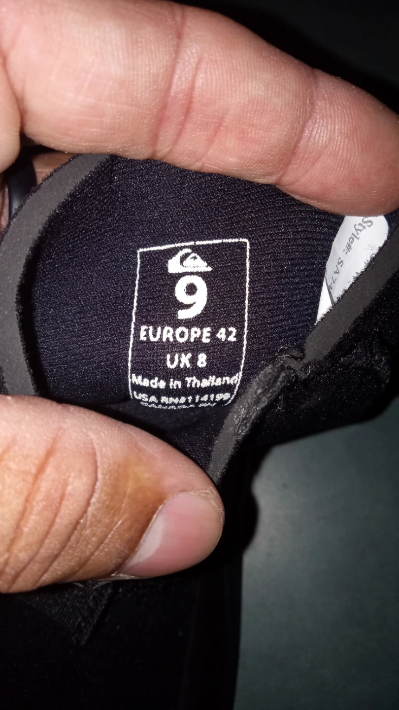 Quiksilver Wetsuit Boots - Size 8 - photo 4