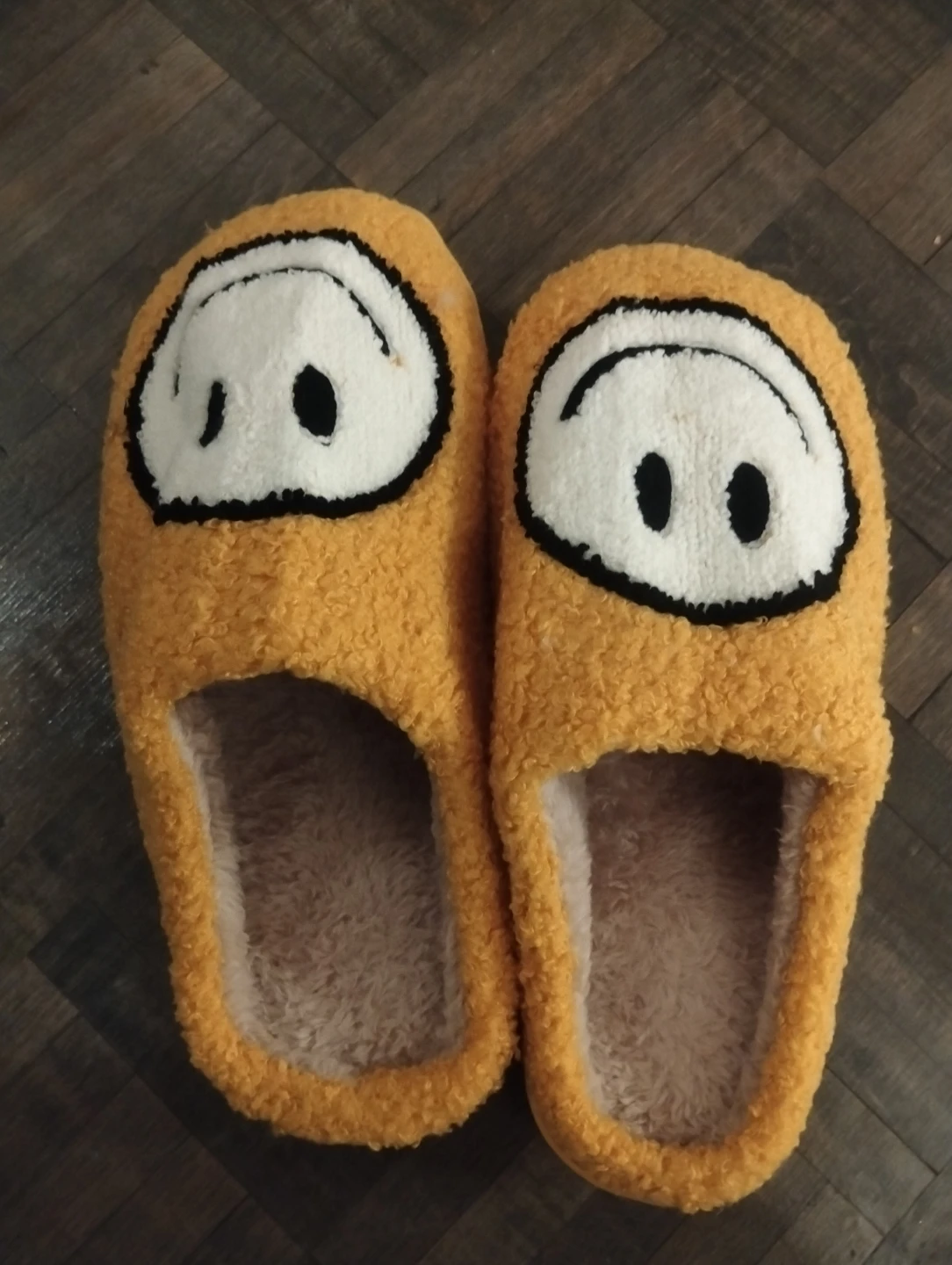 🥕Smiley Face Fuzzy Yellow Slippers - Size 30-31