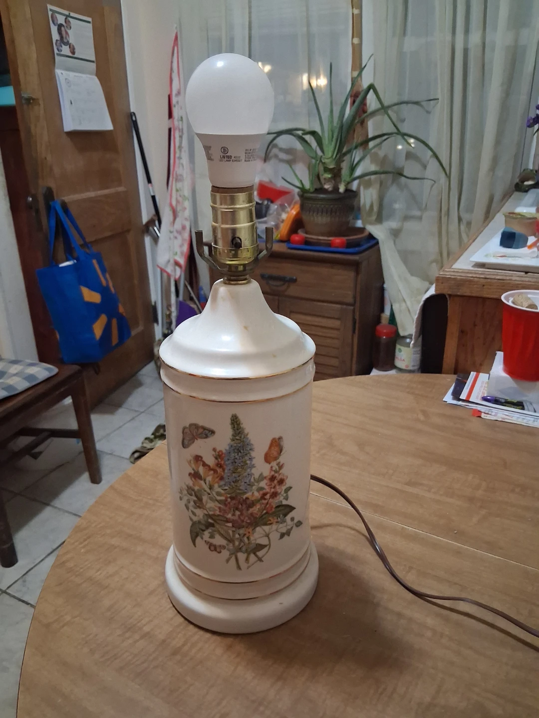 Vintage Floral Lamp with Butterflies - photo 2