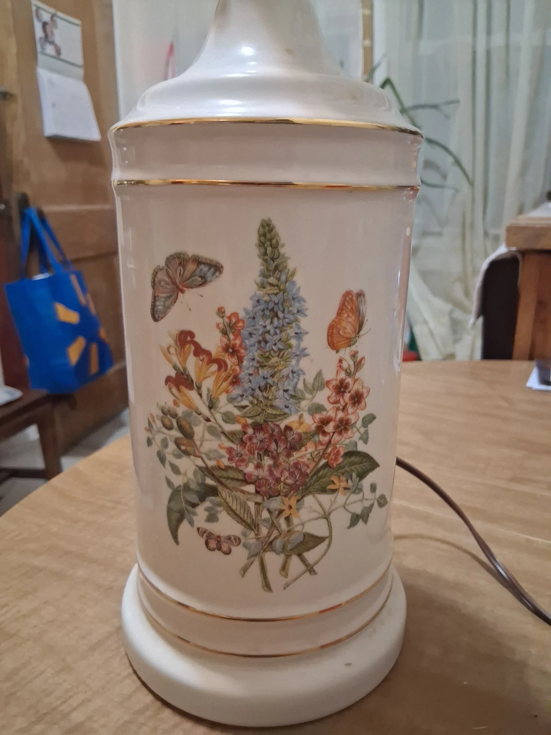 Vintage Floral Lamp with Butterflies - photo 3
