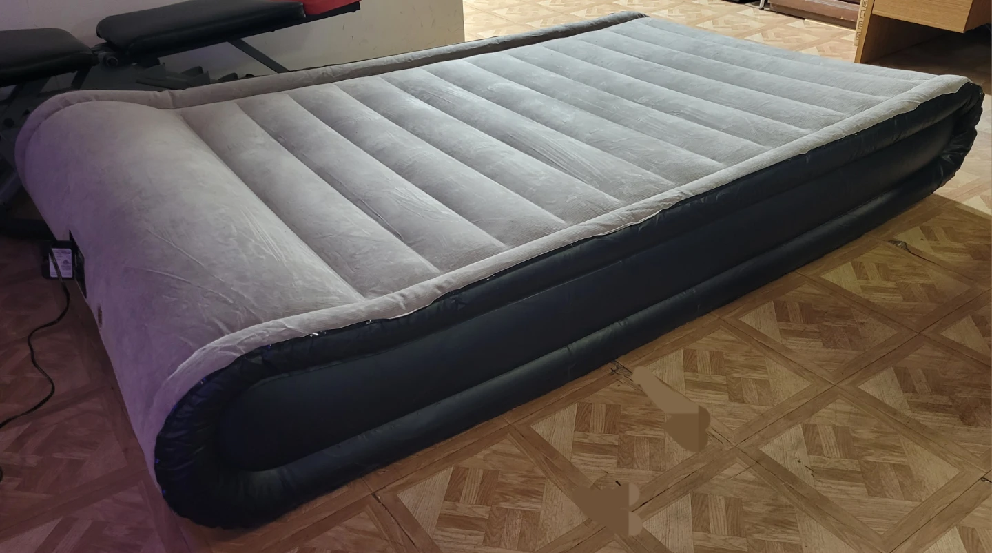 Fully size, Sable air mattress with build in pump - photo 3