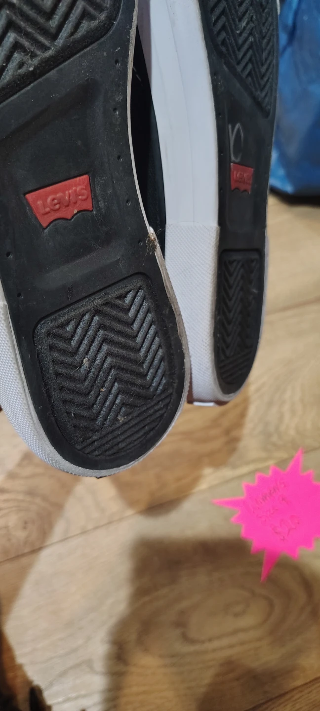 Women's Size 9 -Levi's Black Sneakers - photo 3