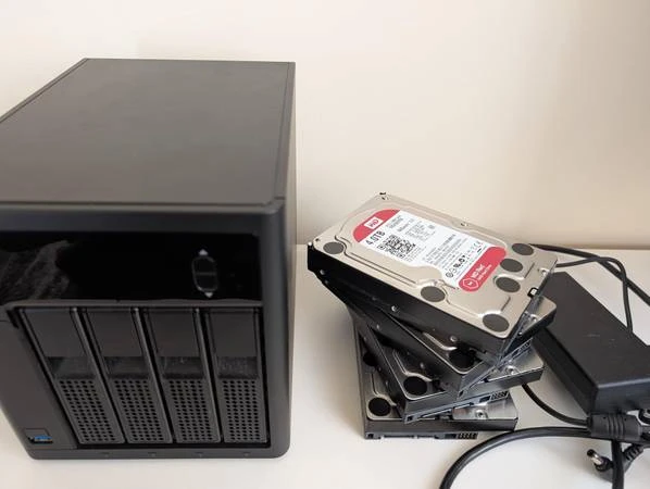 WD My Cloud EX4100 NAS + 4x 4TB WD Red Drives - photo 2