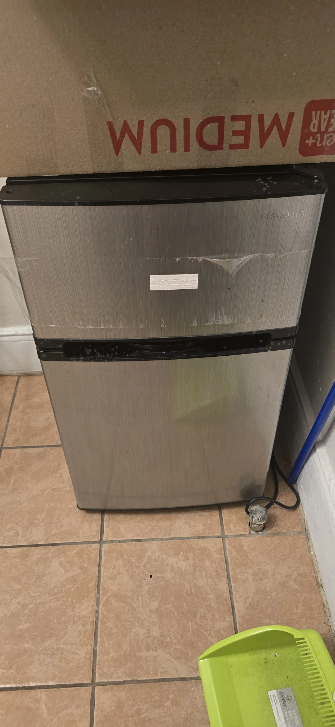 Insignia Mini Fridge - photo 4