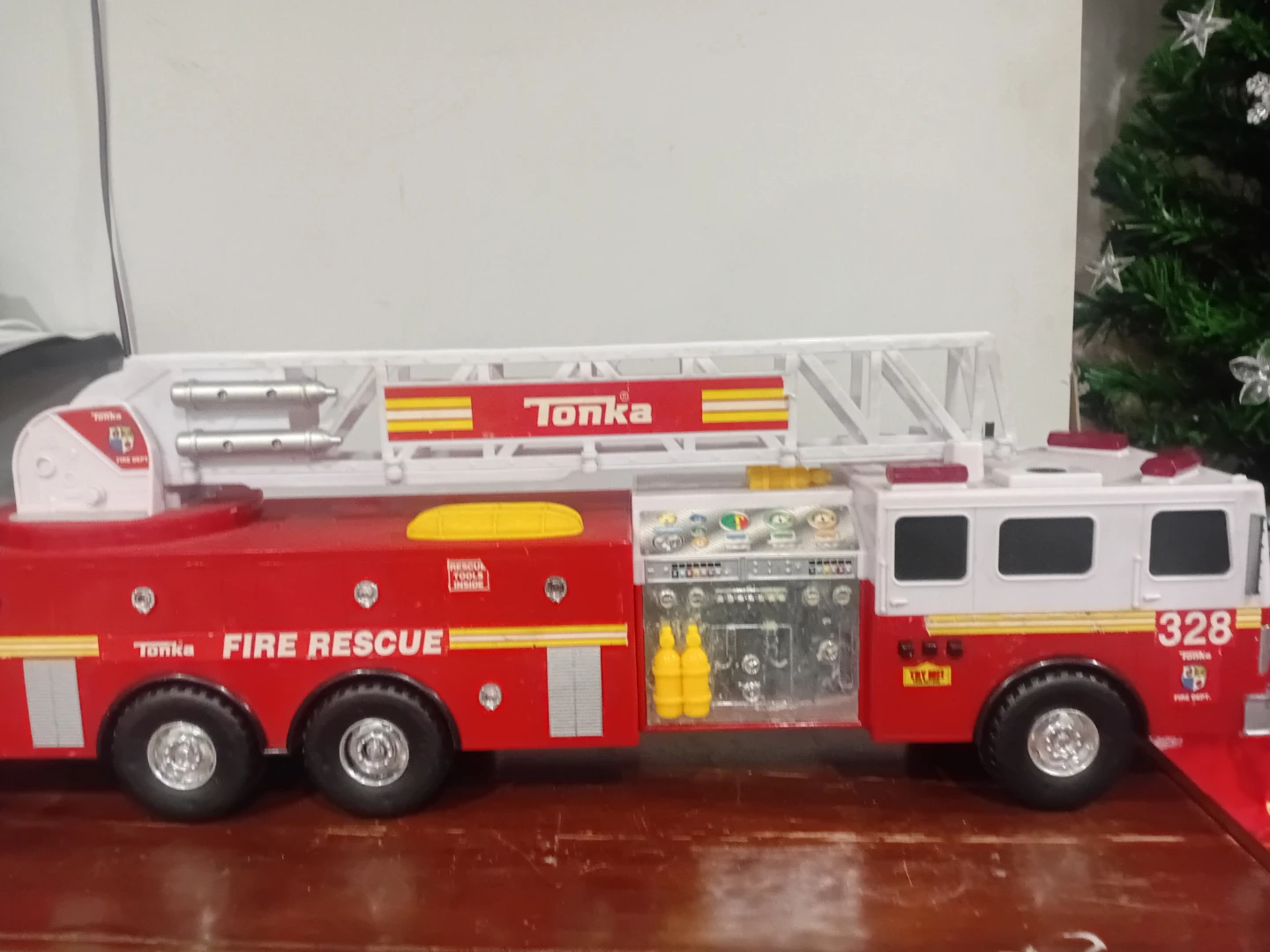 Tonka Fire Rescue Ladder Truck