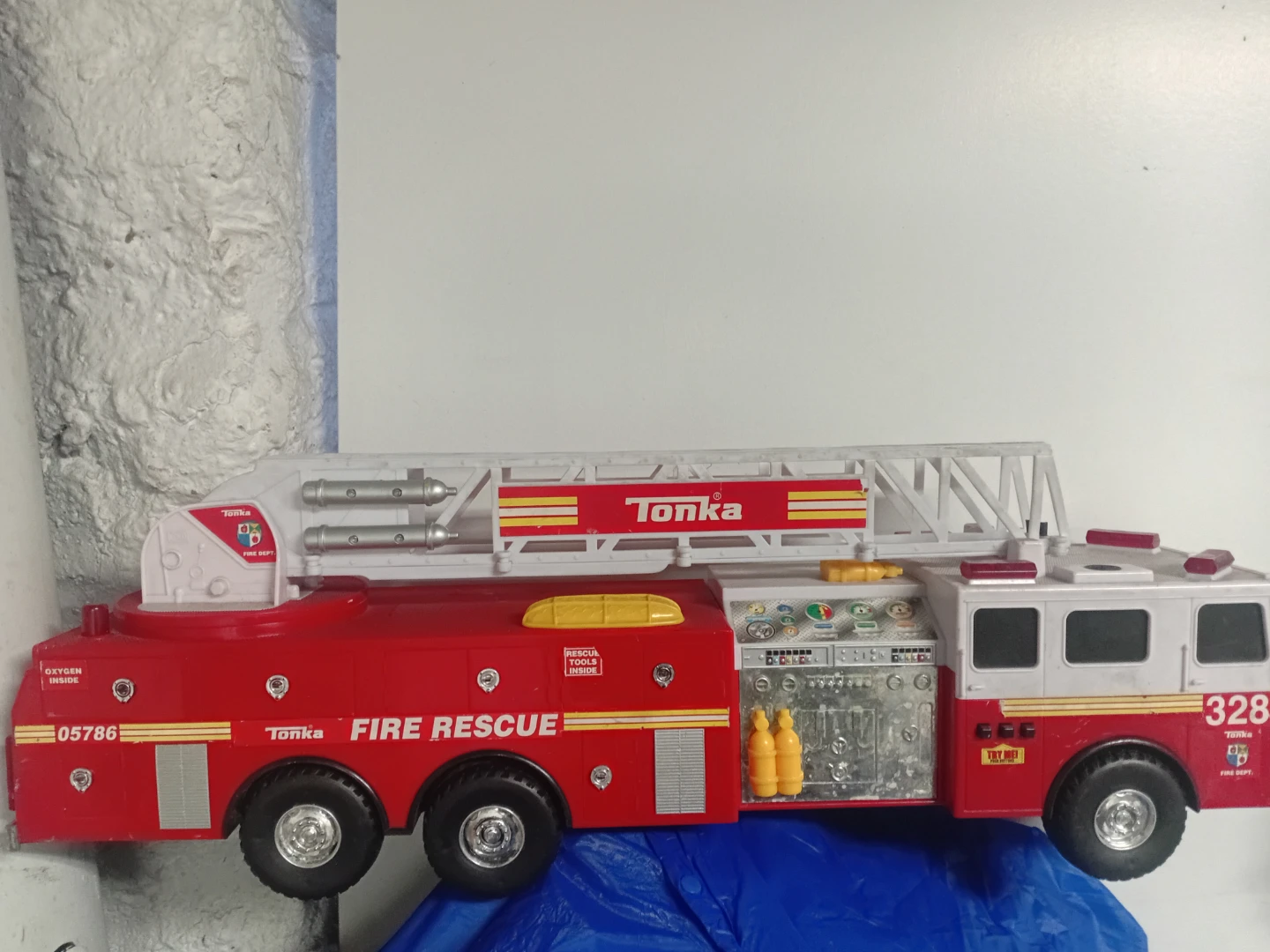 Tonka Fire Rescue Ladder Truck - photo 2