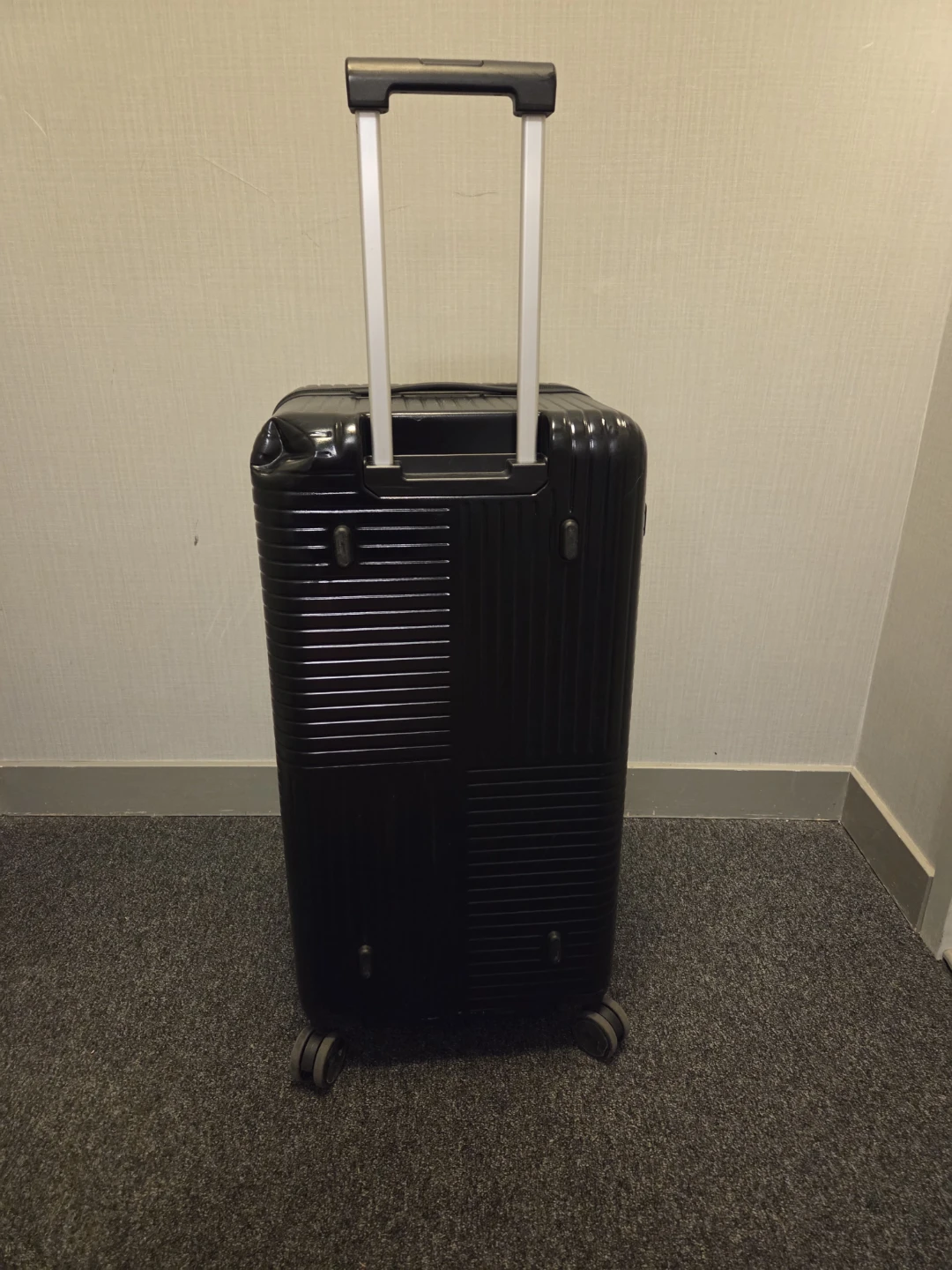 Verage Rome 28“ Large Hardside Expandable Luggage - photo 2