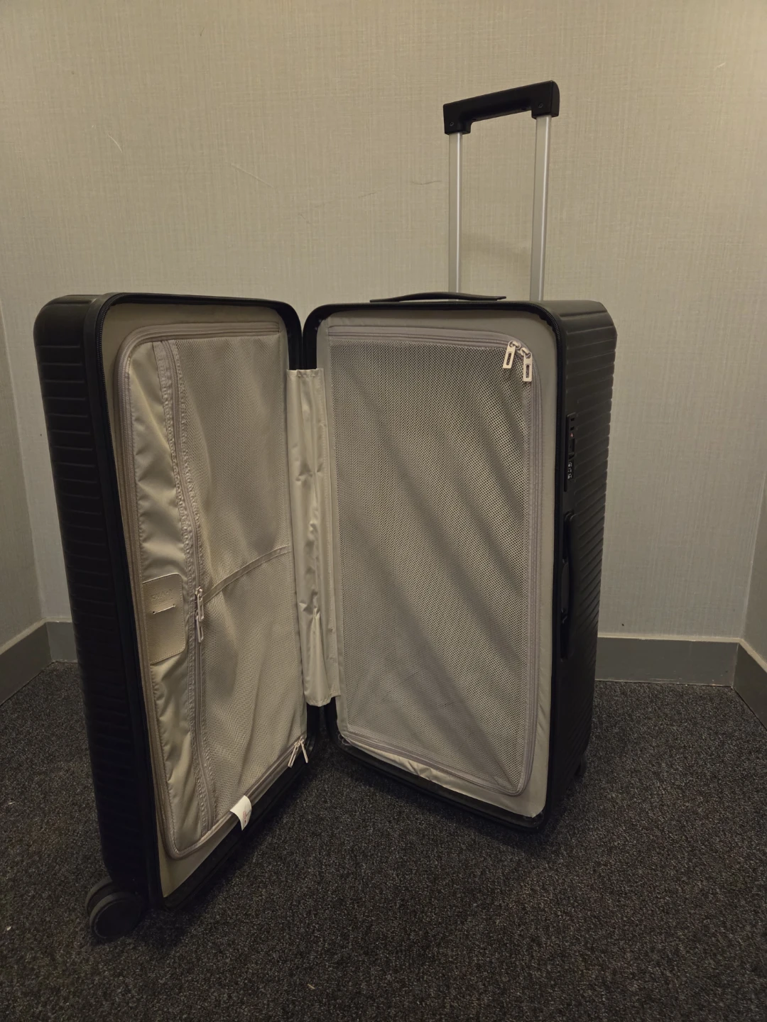 Verage Rome 28“ Large Hardside Expandable Luggage - photo 4