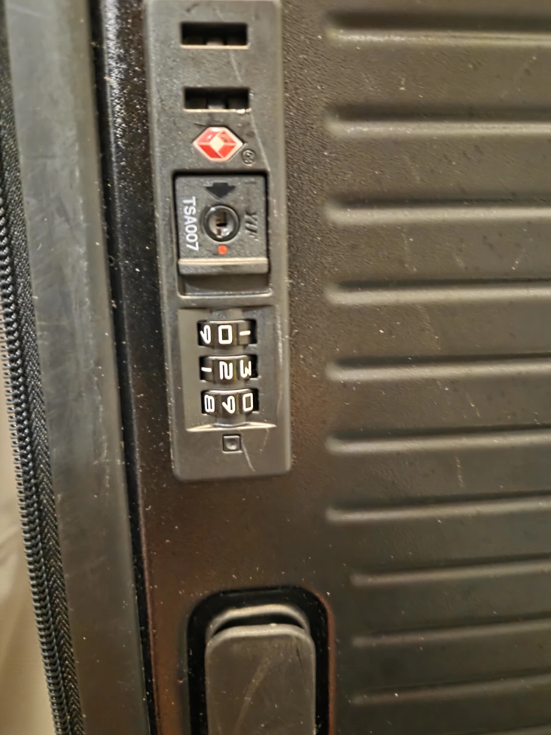 Verage Rome 28“ Large Hardside Expandable Luggage - photo 5