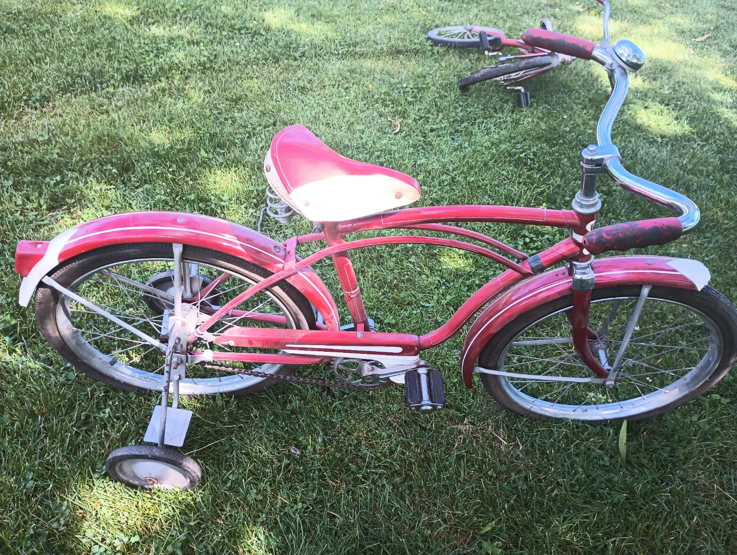 Vintage RAPIDO Red Children's Bicycle with Training Wheels - photo 2