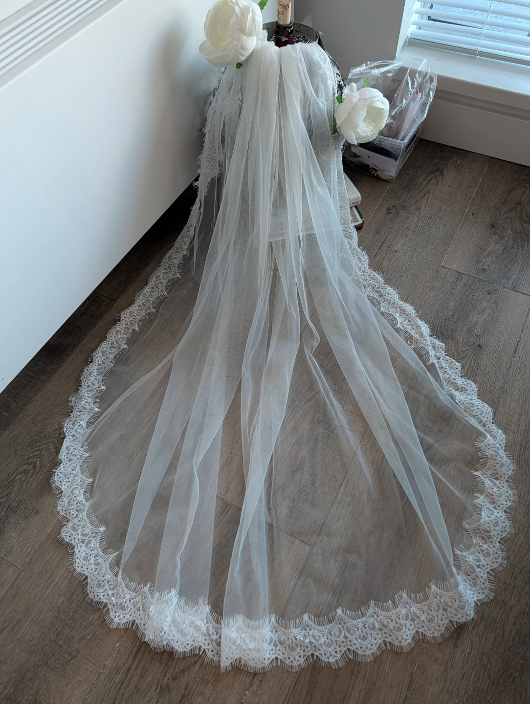 Soft White fingertip Veil with Lace Trim - photo 3