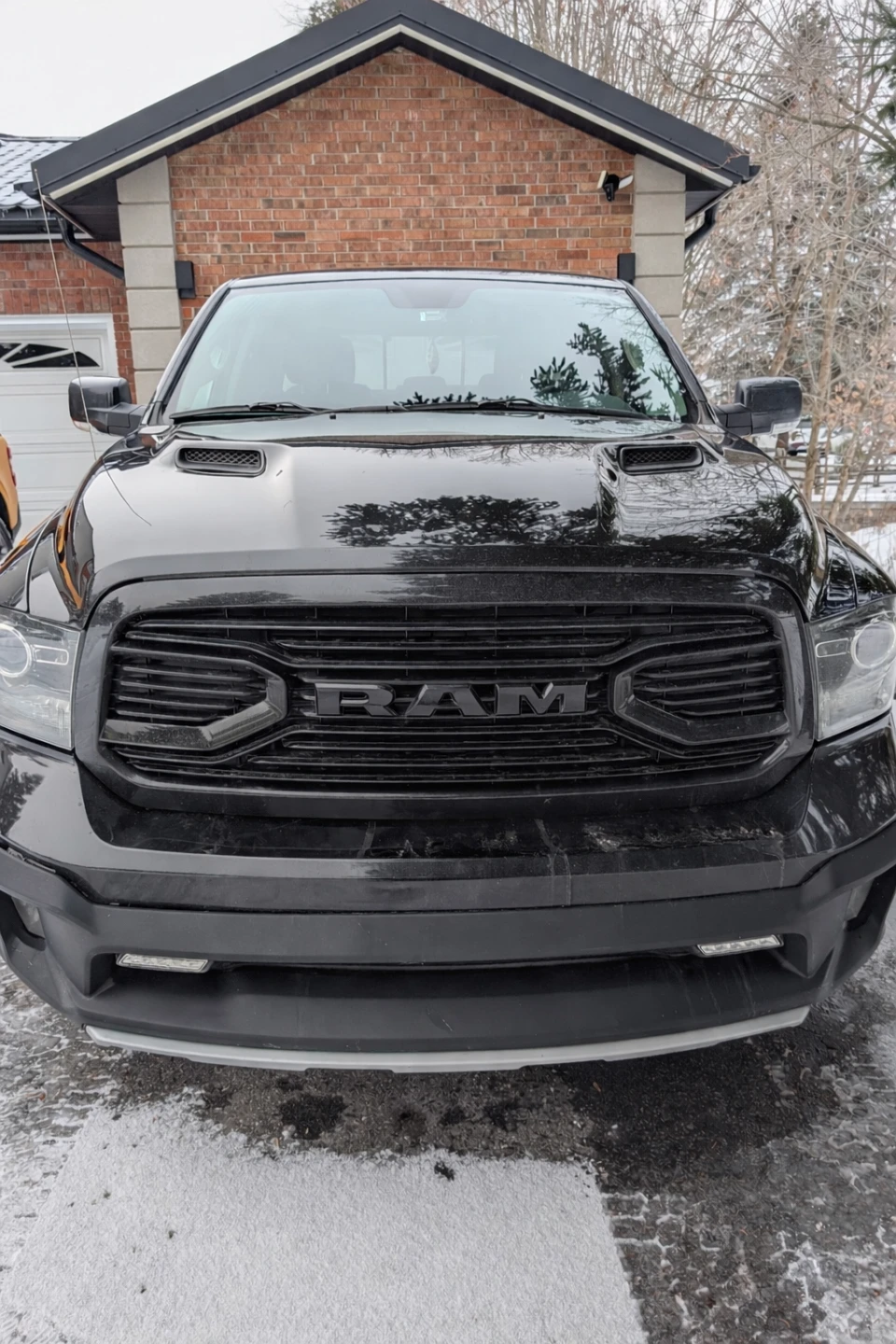 Black RAM 1500 Truck - photo 2