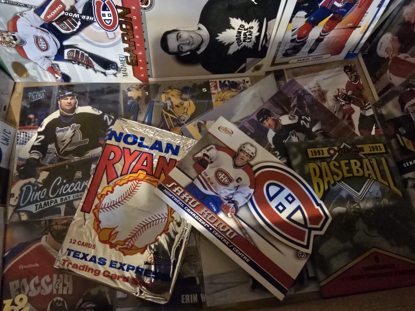 Assorted Hockey and Baseball Trading Cards - photo 4