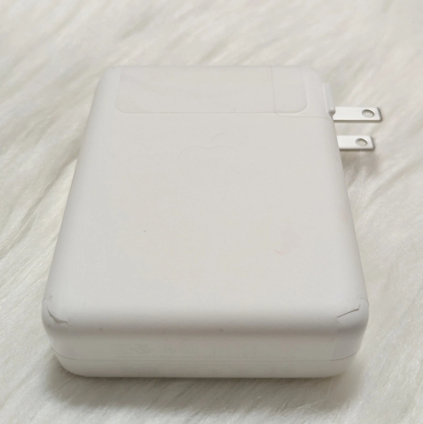 Apple 140W USB-C Power Adapter