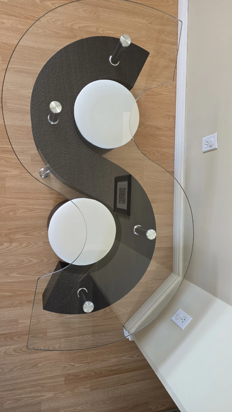 S-Shaped Coffee Table with 2 Stools - photo 3